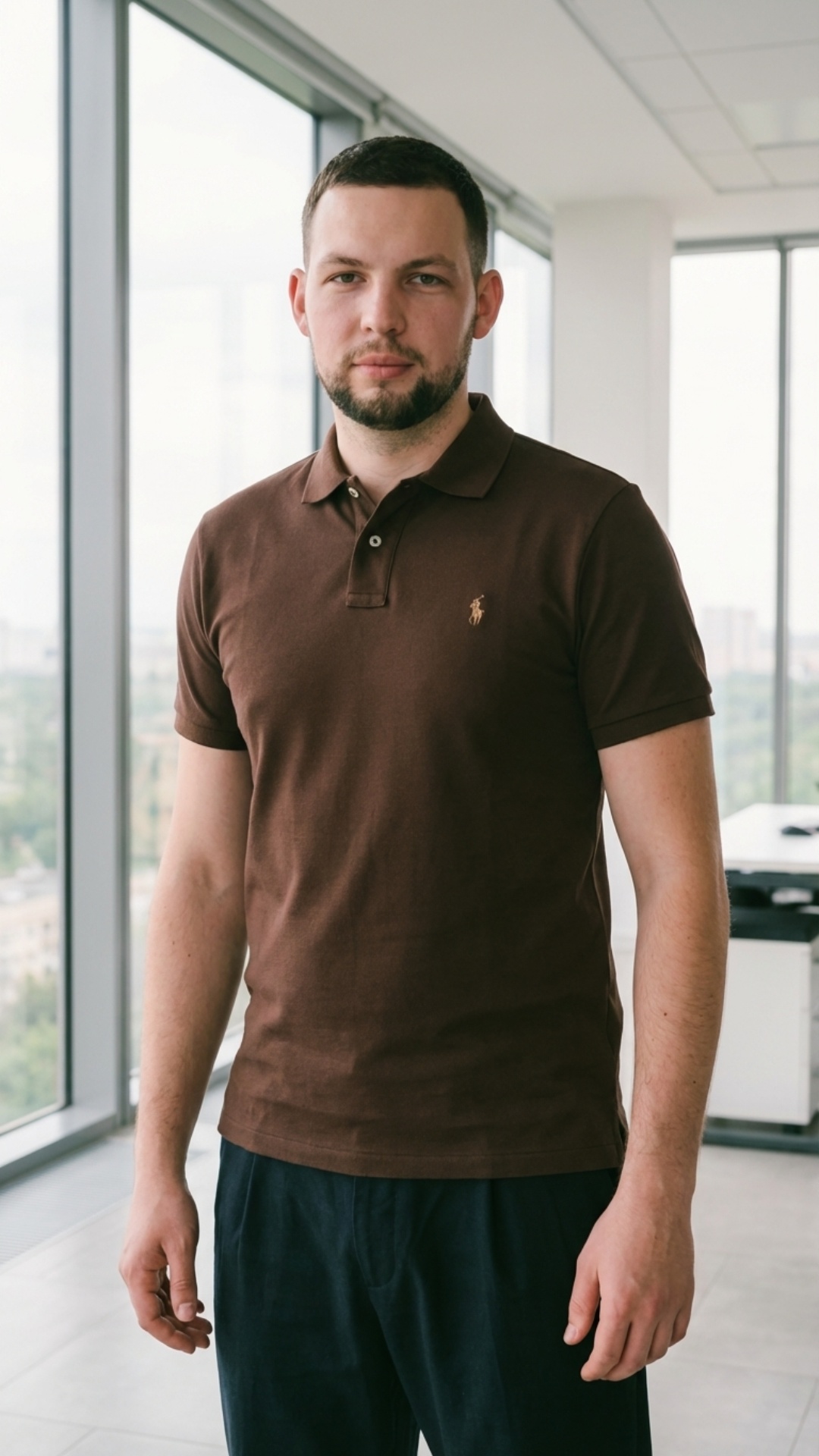 Subject: Аватар Александра
Context: Современный интерьер
Action: Немного шевелит руками
Dialogue:...