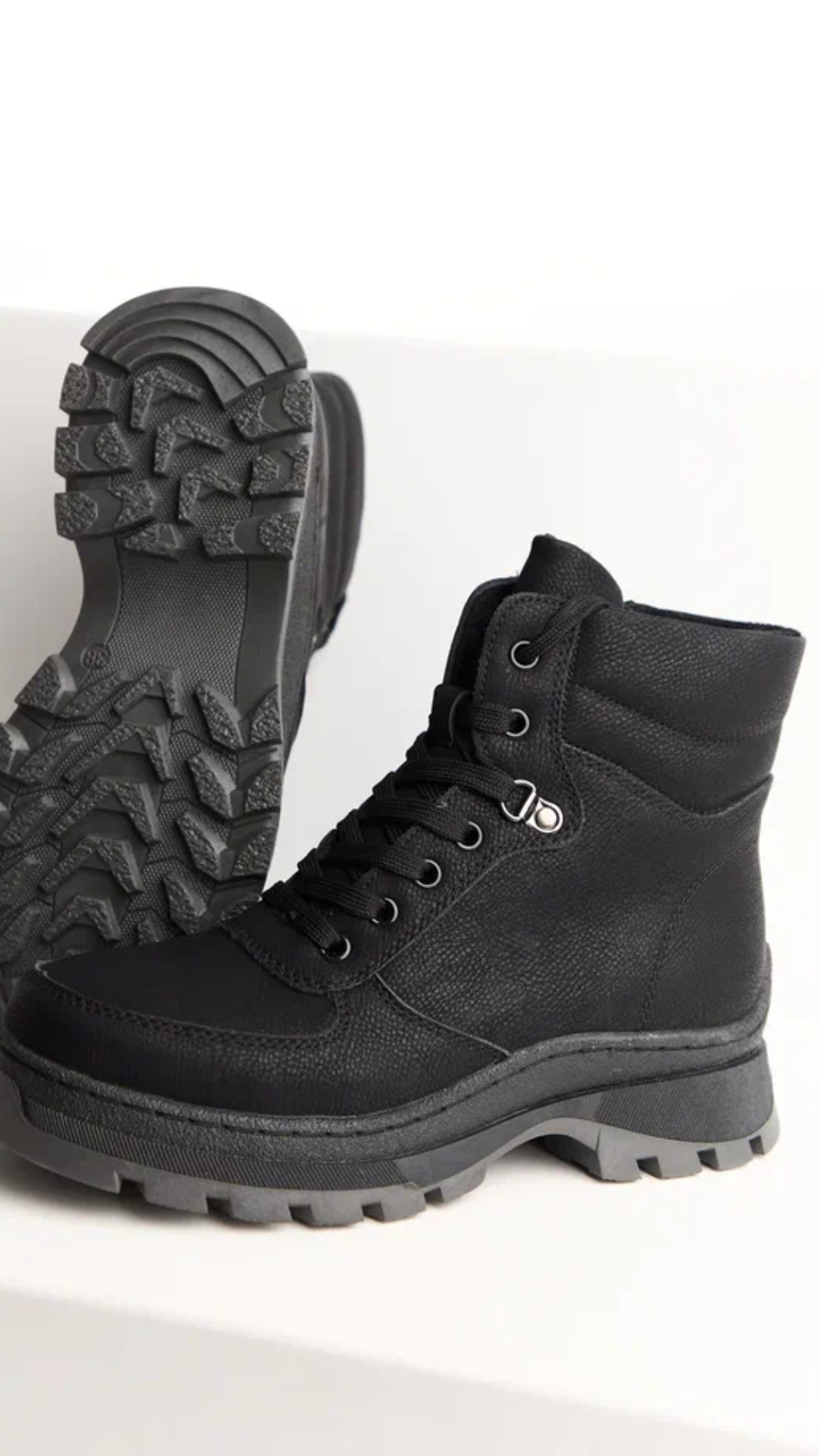 Vertical 9:16 cinematic product video, 8 seconds long,
premium winter leather boot, dark studio,...