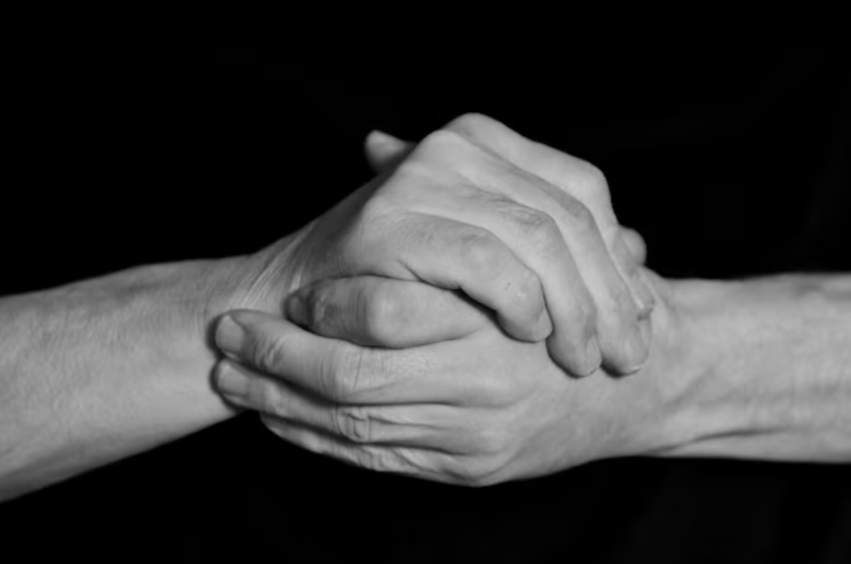claspedhands02.png