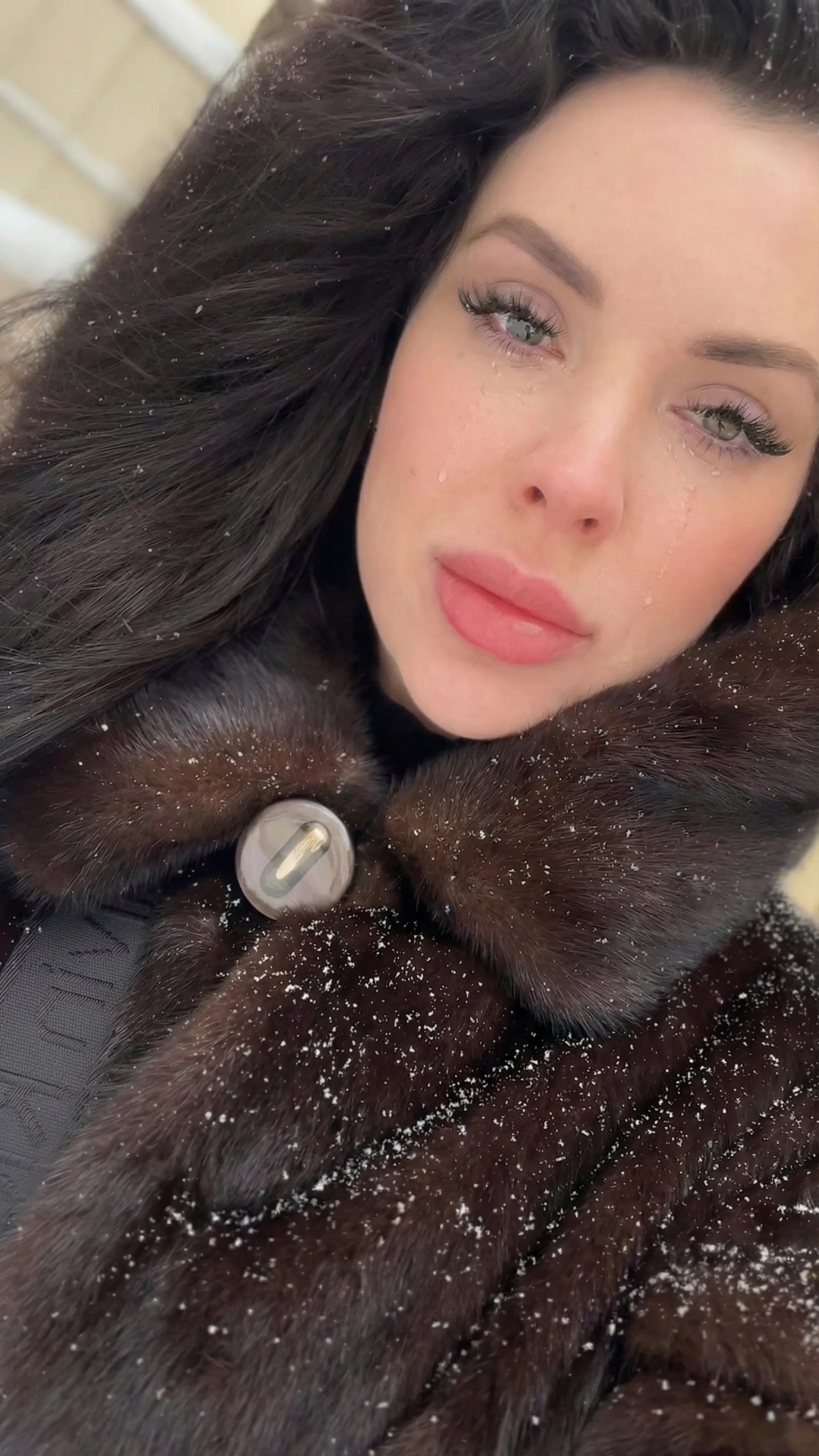 сделать видео максимально естественным не меняя черты лица девушки