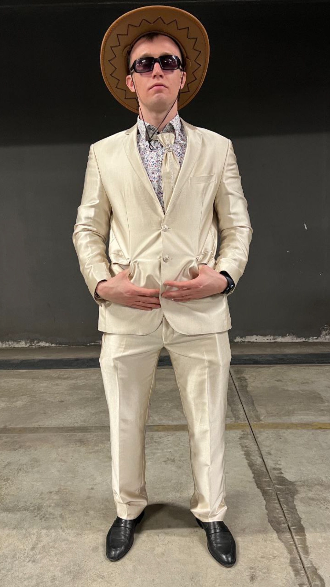 The man in the red shirt and white tie transforms into an elite underground fighter. He cracks hi...