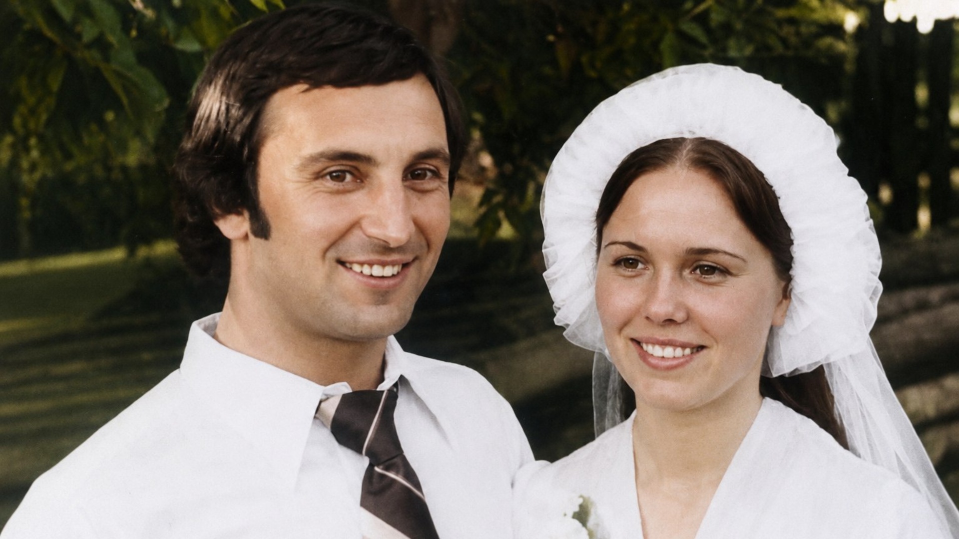 Wedding photo comes gently to life. The bride and groom slowly turn their heads to each other. Th...