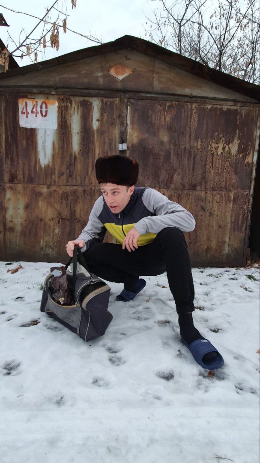Пусть парень на фото превратится в дикого кабана и встанет на задние лапы