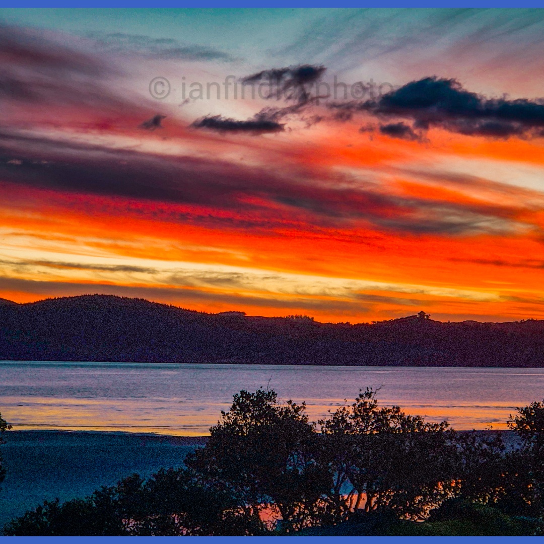 Evening sunsetting over the horizon