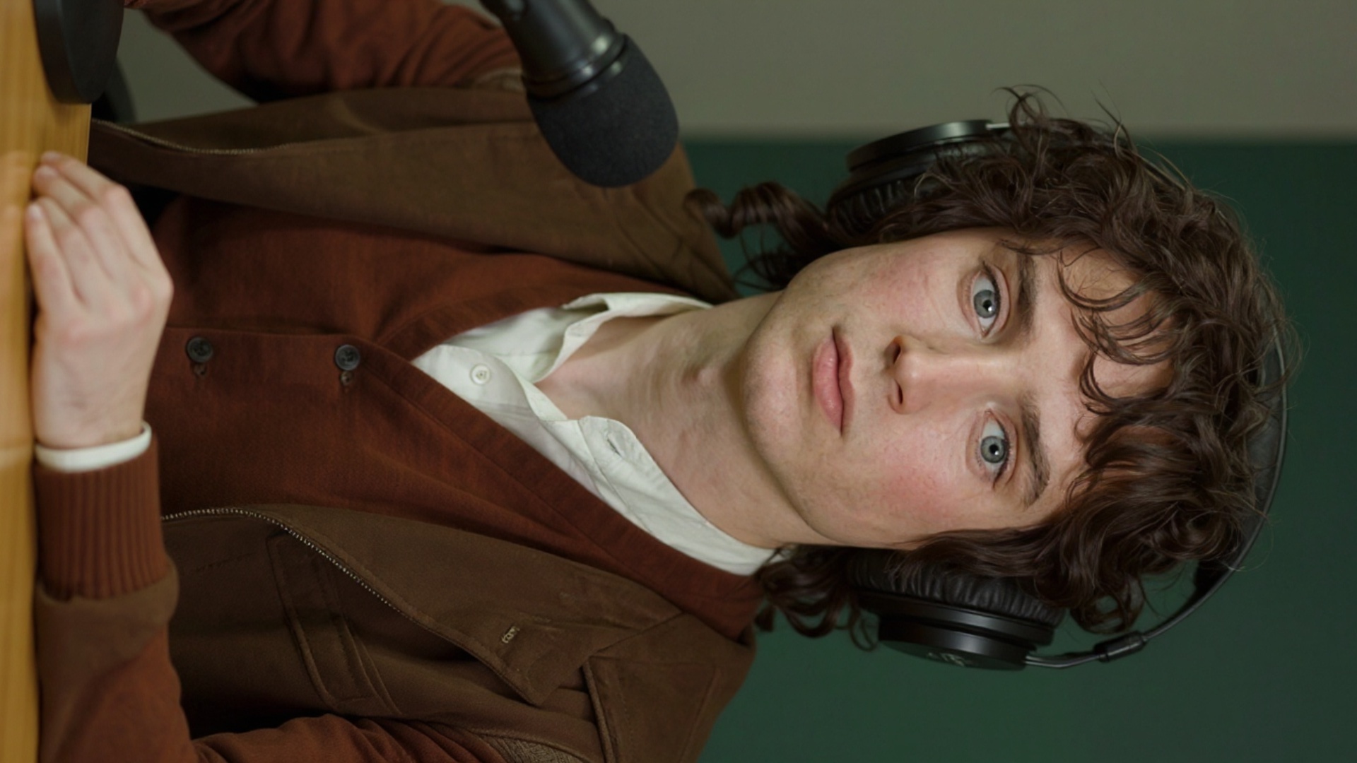 Animate this image as if the character is telling a comedic fantasy podcast story. The tone shoul...